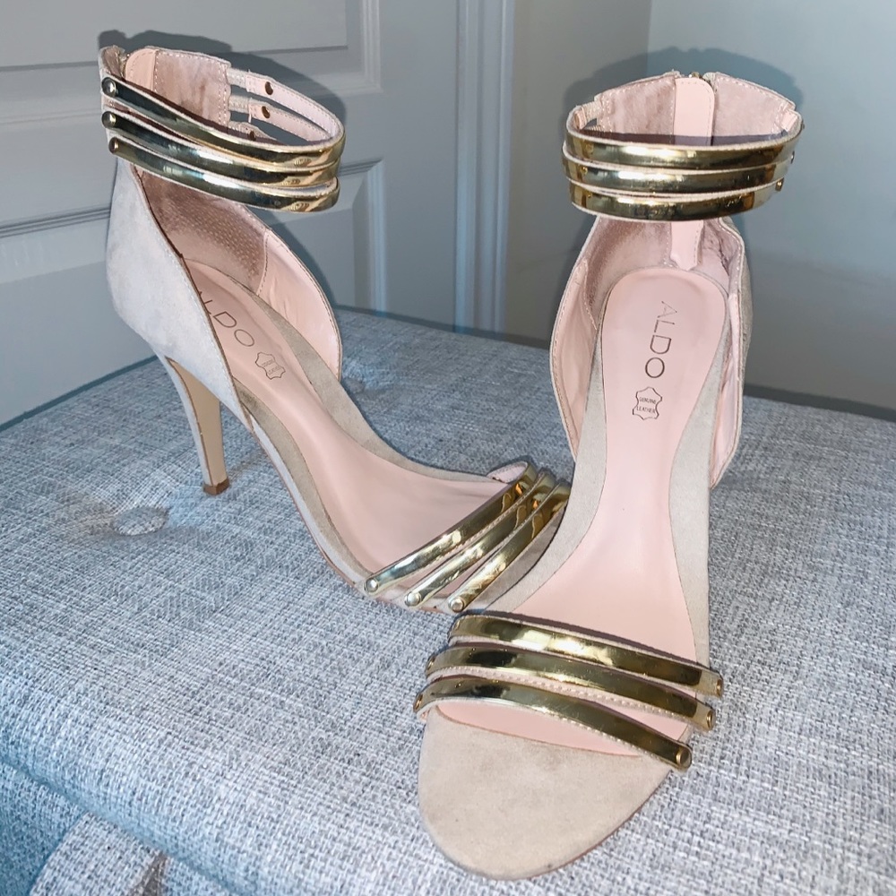 **BLOWOUT SALE $20 OR LESS**Nude strappy heel✨